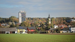 Noch ist nur der Kirchturm und ein Hochhaus zu sehen. Doch das könnte sich sehr schnell ändern, befürchtet die Initiative. (Bild: Gerhard Bartel)