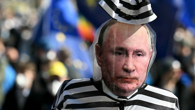 Es wird schwierig, die Vorwürfe gegen Russlands Führung vor einem internationalen Gerichtshof zu verhandeln. Die EU stimmte nun dennoch für ein Sondertribunal. (Bild: AFP/Christof STACHE)