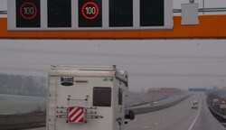 Im Jahr 2008 wurde der flexible Lufthundereter auf der Westautobahn zwischen Linz und Enns verordnet. (Bild: johannes markovsky)