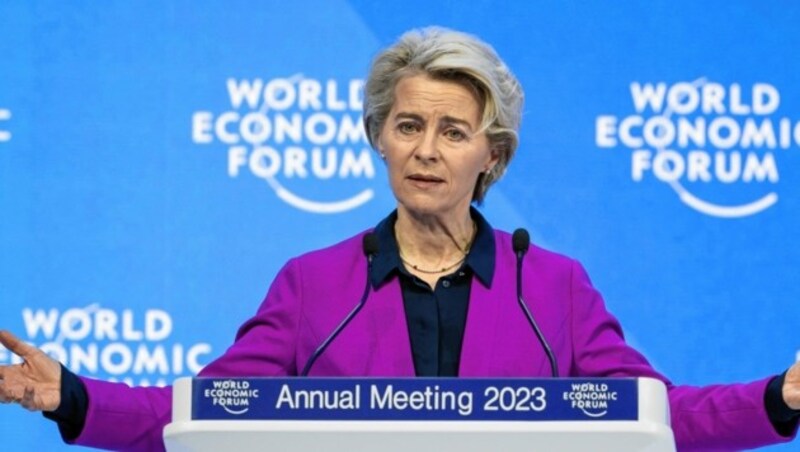 EU-Kommissionspräsidentin Ursula von der Leyen kündigte eine Antwort auf das milliardenschwere Subventionspaket der USA an. Ein Handelskrieg könnte drohen. (Bild: AFP)