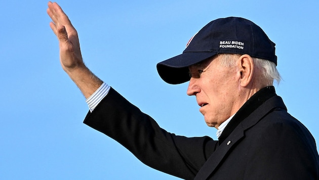 US-Präsident Joe Biden versichert weiterhin, in der Dokumenten-Causa „voll und ganz“ zu kooperieren und sieht weiterhin keine Schuld bei sich. (Bild: APA/AFP/ANDREW CABALLERO-REYNOLDS)