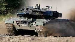 Die ukrainische Regierung hofft auf eine Entscheidung in der Panzer-Frage. (Bild: AP)