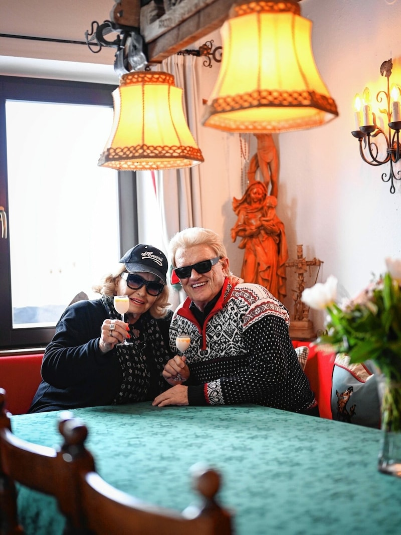 Eierpunsch muss sein: Heino und seine Hannelore in Kitzbühel
 
 (Bild: Markus Wenzel)