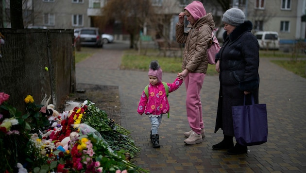 Bei dem Hubschrauberabsturz bei einem Kindergarten nahe Kiew am Mittwoch kamen 14 Menschen ums Leben. (Bild: The Associated Press)