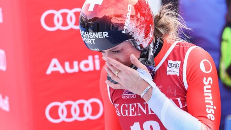 Corinne Suter nach ihrem wilden Sturz. (Bild: GEPA pictures)