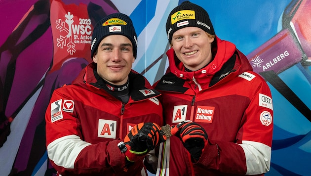 Jakob Greber (li.) durfte sich mit Vincent Wieser über Bronze in der erstmals ausgetragenen Team-Kombination freuen. (Bild: GEPA pictures)