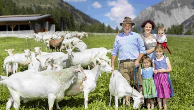 Philipp Jans y su familia confían en sus 300 cabras Saanen en el 