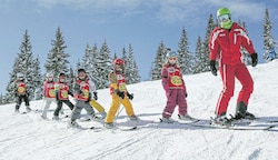 Damit einheimische Kinder auch weiterhin Skifahren lernen, braucht es mehr Angebote in den Wintersportregionen. (Bild: Gerhard Schiel)