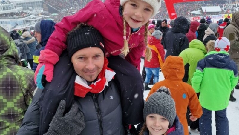 Papa Michael trug Klein-Laura, daneben Luisa. (Bild: Moser Andreas)