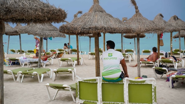 Am liebsten lassen sich die Salzburger heuer am Strand die Sonne auf den Bauch scheinen (Bild: Scharinger Daniel)