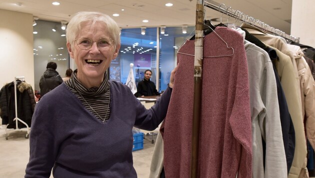 Miriam Hörlesberger im Ukraine-Shop (Bild: Caritas Salzburg)