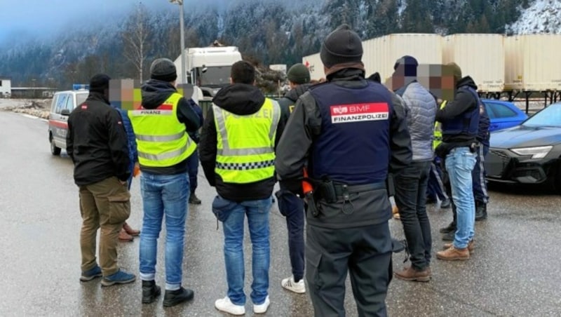 Die Razzia fand im Dezember am Gelände einer Speditionsfirma in Radstadt statt. (Bild: BMF/Felber)