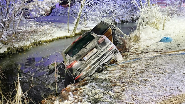 Am Porsche waren laut Polizei keine Winter- sondern Ganzjahresreifen montiert gewesen. (Bild: Manfred Fesl)