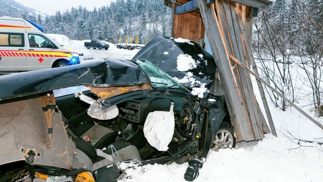 Das Auto wurde zerfetzt. (Bild: Mathis Fotografie)