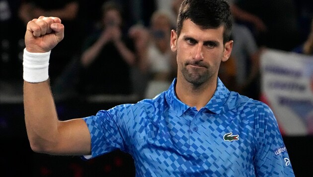 Novak Djokovic jubelt über den Einzug ins Viertelfinale der Australian Open (Bild: Copyright 2023 The Associated Press. All rights reserved)