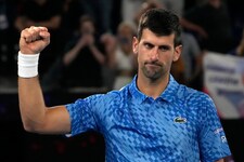 Novak Djokovic jubelt über den Einzug ins Viertelfinale der Australian Open (Bild: Copyright 2023 The Associated Press. All rights reserved)