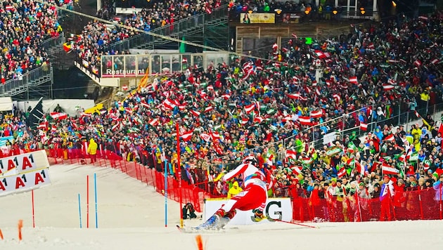 Tausende Fans sind heuer wieder beim Ski-Spektakel in Schladming (Bild: Marcel Pail, Sepp Pail)