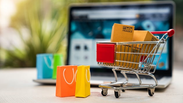 If, after shopping online, you end up with more items in your virtual shopping cart than planned, you may have fallen victim to dark patterns. (Bild: stock.adobe.com)