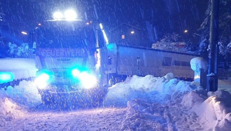 Etwa 5000 Kärntner Haushalte waren am Dienstag noch ohne Strom. (Bild: APA/HFW VILLACH)