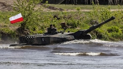 Polen hat der Ukraine Panzer geliefert, vorerst ist es damit vorbei. (Bild: APA/AFP/Wojtek RADWANSKI)