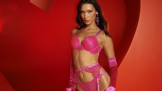 Wer sagt, dass Valentinstags-Dessous immer Rot sein müssen? Auch Pink macht sich am Tag der Liebe fantastisch, wie Model Bella Hadid beweist. (Bild: Victoria's Secret/CAMILLE SUMMERS-VALLI)