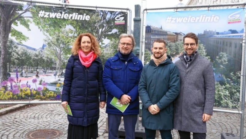 Judith Pühringer (Parteivorsitzende Grüne Wien), Martin Fabisch (Bezirksvorsteher der Josefstadt), Peter Kraus (Parteivorsitzender Grüne Wien) und Kilian Stark (Mobillitätssprecher der Grünen) (Bild: Zwefo)