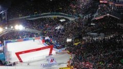 Das Zielstadion verwandelte sich am Dienstag wieder einmal in einen Hexenkessel. (Bild: urbantschitsch mario)