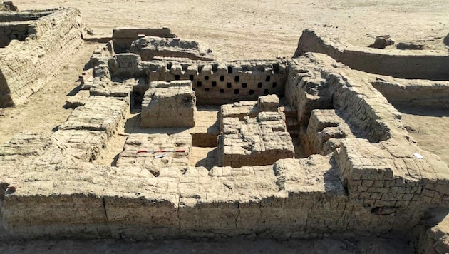 Bei Ausgrabungen im Zentrum des ägyptischen Luxor haben Archäologen eine rund 1800 Jahre alte „vollständige Stadt aus der Römerzeit“ entdeckt. (Bild: AFP/Egyptian Ministry of Antiquities)