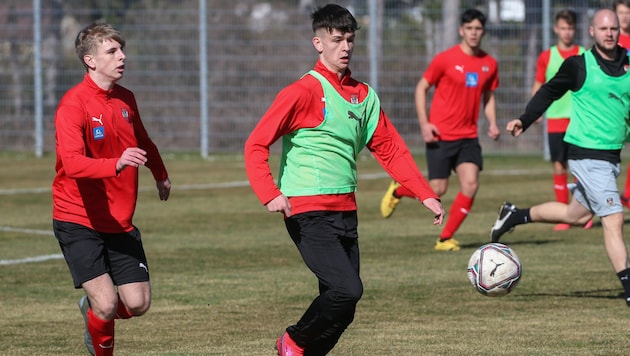 Philipp Wydra (m.) (Bild: GEPA pictures)