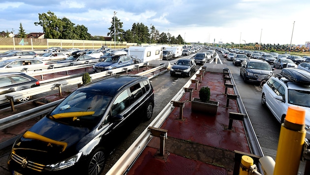 Stau vor der Mautstelle Lucko in der Nähe von Zagreb