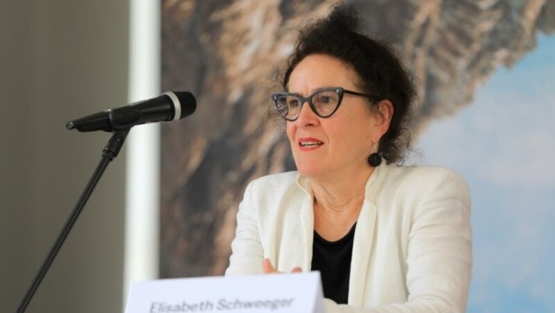 Elisabeth Schweeger ist Intendantin von Salzkammergut 2024; die Kulturhauptstadt umfasst 23 Gemeinden in Oberösterreich und der Steiermark (Bild: Hörmandinger Reinhard)