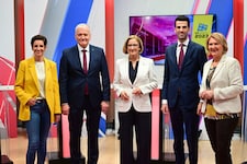 Die fünf Spitzenkandidaten: Indra Collini (NEOS) (li.), Franz Schnabl (SPÖ), Johanna Mikl-Leitner (ÖVP), Udo Landbauer (FPÖ), Helga Krismer (Grüne) (Bild: Imre Antal)
