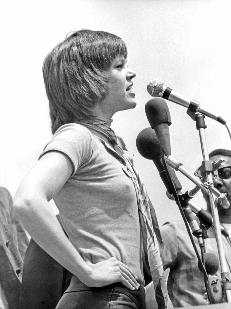 Jane Fonda spricht bei einer Antikriegsdemo im Jahr 1970 vor dem Weißen Haus. (Bild: Consolidated Gene Forte / dpa Picture Alliance / picturedesk.com)