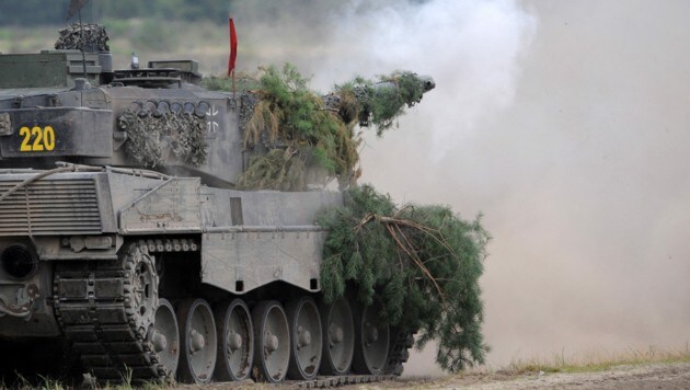 Ein Panzer Leopard 2A6 der deutschen Bundeswehr (Bild: APA/Ralf Hirschberger)