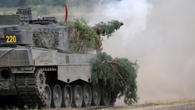 Ein Panzer Leopard 2A6 der deutschen Bundeswehr (Bild: APA/Ralf Hirschberger)