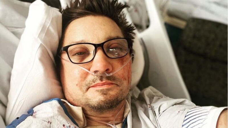 Jeremy Renner meldete sich schwer verletzt aus dem Krankenhaus. (Bild: www.instagram.com/jeremyrenner)