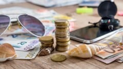 Vor allem die hohen Sprit- und Kerosinpreise haben Auswirkungen – auch auf gebuchte Urlaube.