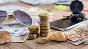Vor allem die hohen Sprit- und Kerosinpreise haben Auswirkungen – auch auf gebuchte Urlaube.
