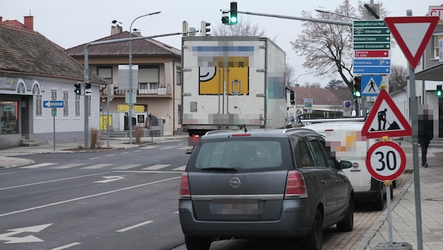 14.000 Autos fahren täglich durch Neufeld. (Bild: Christoph Miehl, Krone KREATIV)