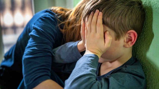 Viele betroffene Kinder in Tirol warten verzweifelt auf einen Platz an der Klinik. (Bild: stock.adobe.com)