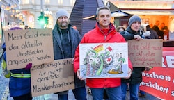 In der roten Jacke steckt Helmut Freudenthaler, Betriebsratschef am Med Campus in Linz, bei einer der vielen Protestveranstaltungen (Bild: Dostal Harald)