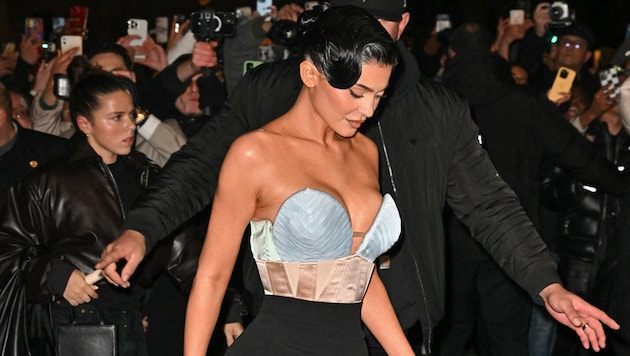 Kylie Jenner setzte ihre Kurven in einem Dress von Gaultier perfekt in Szene. (Bild: www.viennareport.at)