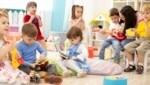 Das Angebot von kostenloser Kindergarten-Betreuung wird die Nachfrage nach Fachpersonal weiter in die Höhe schrauben (Bild: stock.adobe.com)