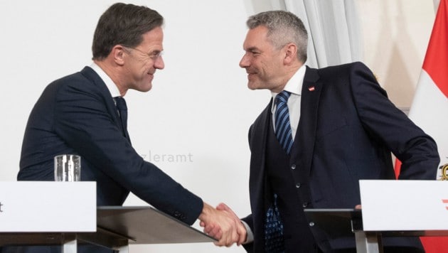 Der niederländische Premier Mark Rutte zu Besuch bei Bundeskanzler Karl Nehammer (ÖVP) (Bild: AFP)