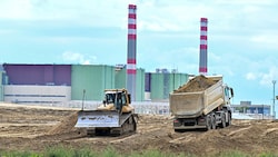 Bauarbeiten für weitere Reaktorblöcke am Areal des Atomkraftwerks Paks (Bild: APA/AFP/ATTILA KISBENEDEK)