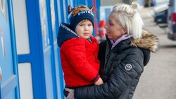 Mama Heike Janko und Sohnemann Noah sind nach dem Klo-Eklat enttäuscht und wütend. (Bild: Tschepp Markus)