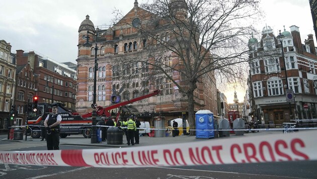 Am Cambridge Circus wurde ein Polizeizelt errichtet. (Bild: PA)