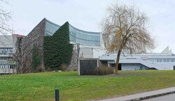 Die Private Pädagogische Hochschule der Diözese am Salesianerweg schließt ihre Schwimmhalle. (Bild: Einöder Horst)