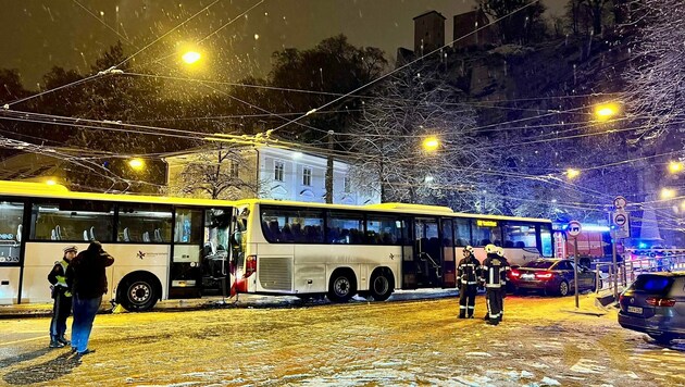 Zwei Busse prallten vor dem Neutor zusammen. (Bild: Markus Tschepp)