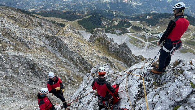 Die Innsbrucker Bergrettung bei einer Übung auf der Nordkette (Bild: zVg)